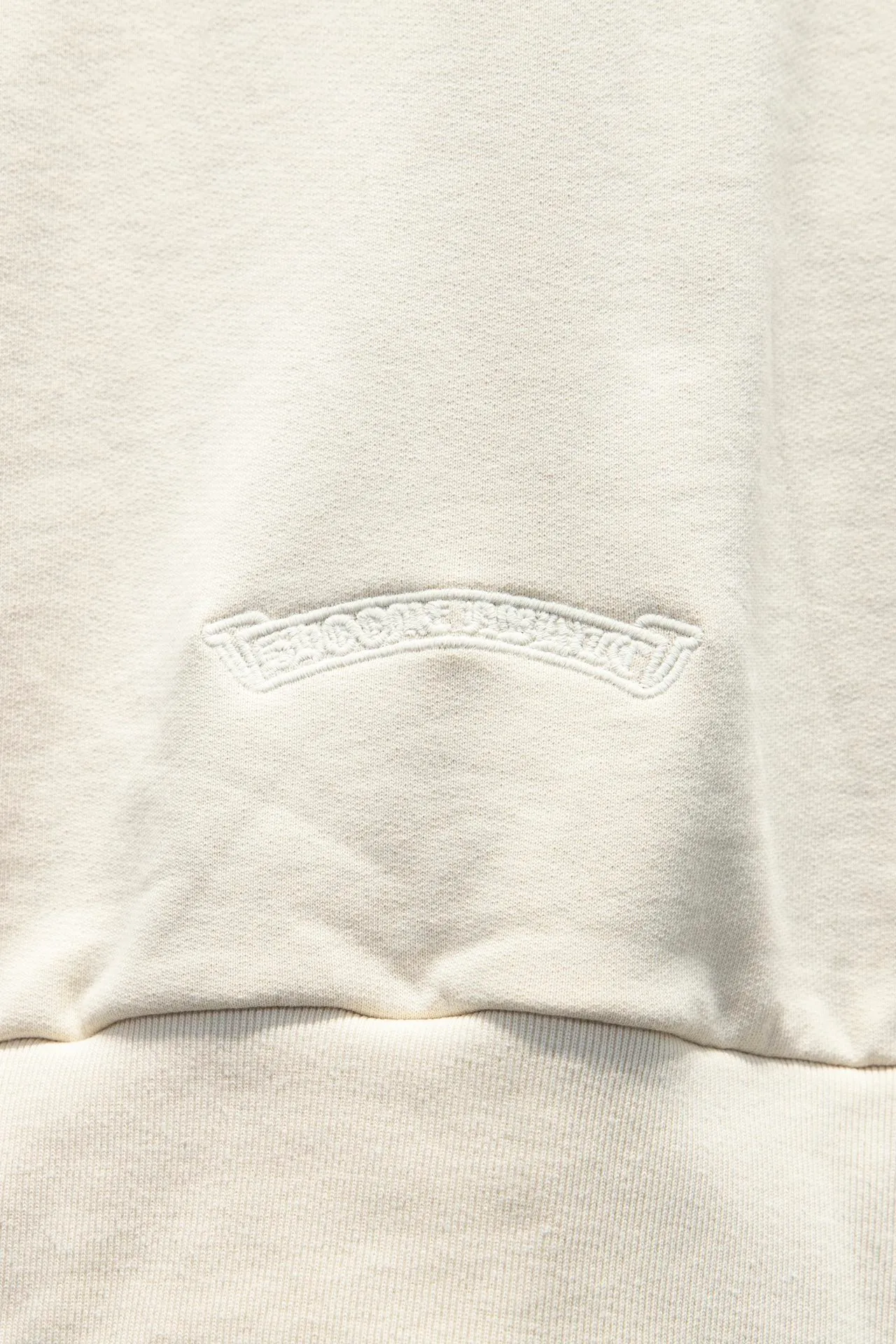 P260 🆕Chrome Hearts Home 420 grams, different from the market, texture is incomprehensible, os version is really charming, Chrome Home is also really unique, every new season's new product version is to the extreme, very practical, can be worn casually, nice✔️ - ⚠️100% cotton, using custom-dyed terry cotton sweatshirt surface, 420g double yarn, comfortable feel Made from imported knitting needle carded cotton, the thickness is moderate, drapey and contoured, making the upper body comfortable! ! It is very tolerant to fat body types and can instantly lose five pounds after wearing it!  Front panel #Back panel hardware elements# The English letters are arranged artistically. Imported Tajima high-density heavy-duty embroidery technology. The fonts are three-dimensional and full. The body is treated with washed and distressed elements, which greatly increases the interest of the clothing; unique visual effects.  Hem Loose closing Double-layer fabric Good closing effect Exquisite hemming Color: washed black, apricot Size: S-M-L-XL